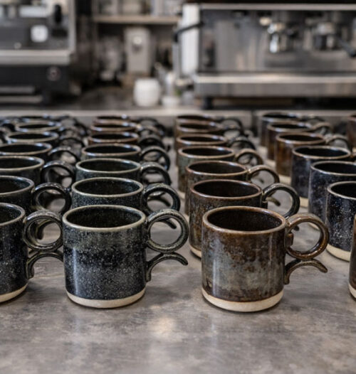 7 benefícios para xícaras e canecas artesanais para cafeterias